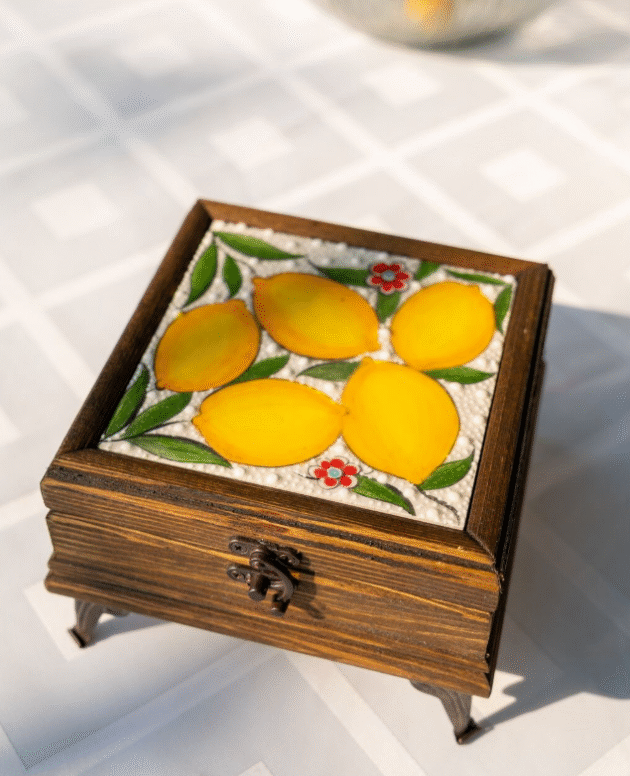 El yapımı çinili mücevher & takı kutusu